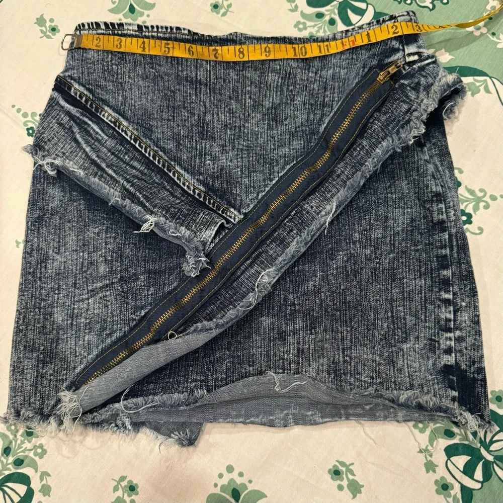 POL Denim Mini Skirt with Zipper Detail‎ and Raw Edge Hems, EUC, Size M